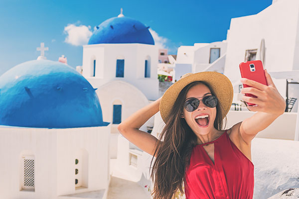 woman-taking-selfie-in-santorini